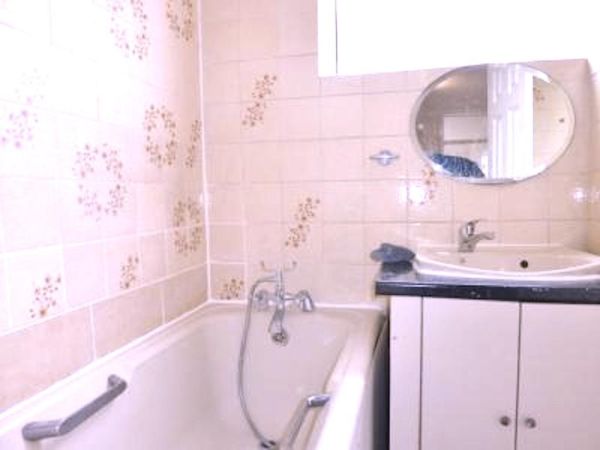 Newly added 3/4 Bed flat near the Stepney Green station available now.
